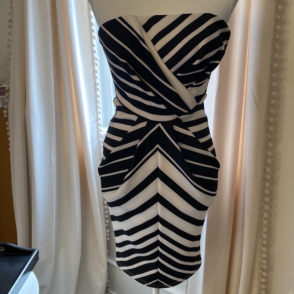 New Lipsy London Mini Dress - Picture 1 of 6